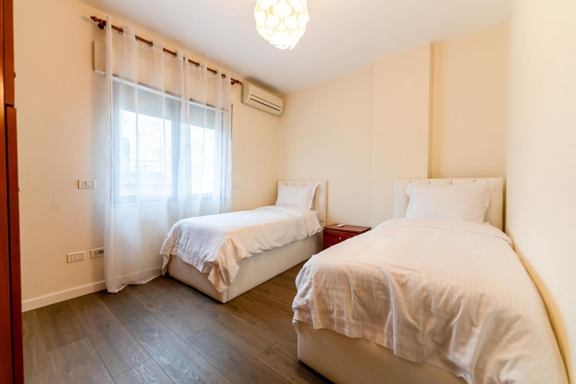 Hotel Elior ティラナ エクステリア 写真